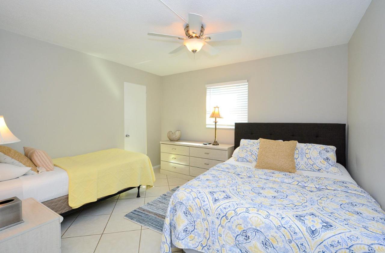 Canal 313 - Right In Siesta Key Village! Exterior photo